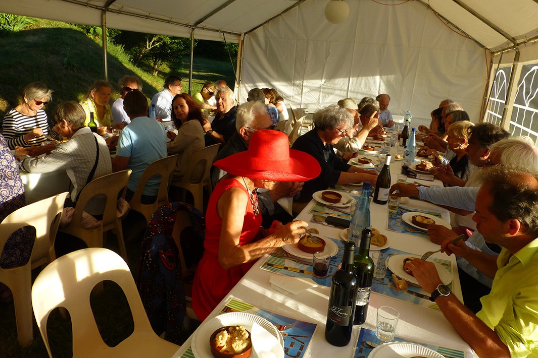 48-Le repas de l'association