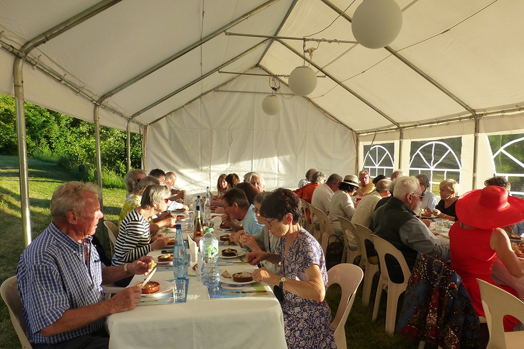 49-Le repas de l'association