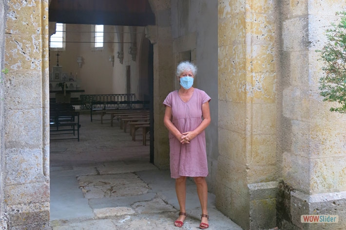 02-Catherine Hollis accueille à l'église