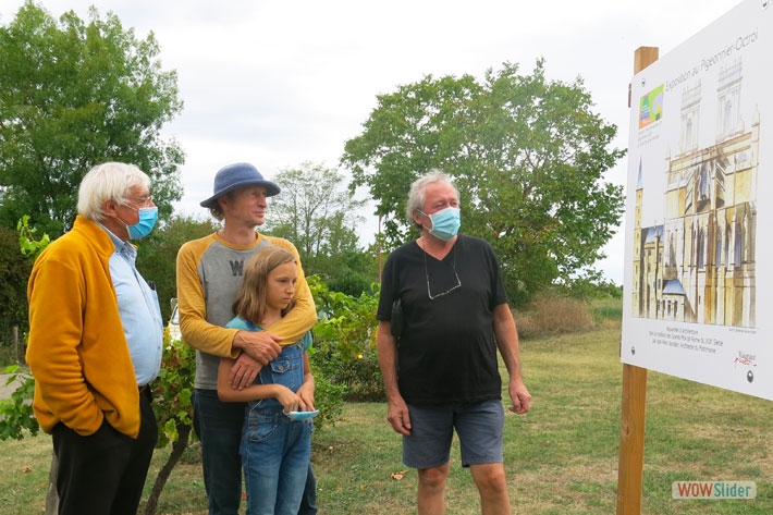 10-L'architecte et sa fille devant le panneau d'annonce