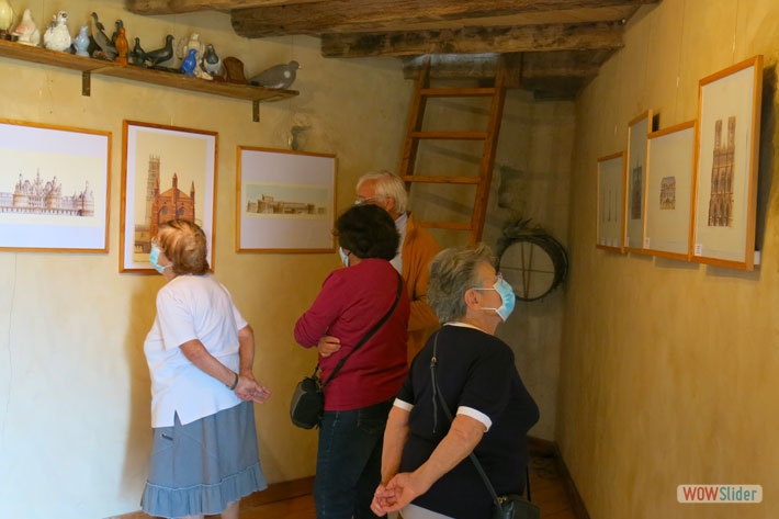 23-Visiteurs masqués mais attentifs