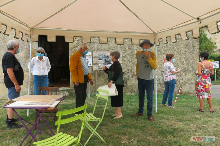 25-Sous la tente avec l'architecte