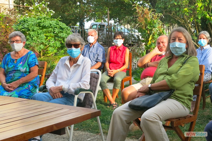 33-Et de nombreux masques